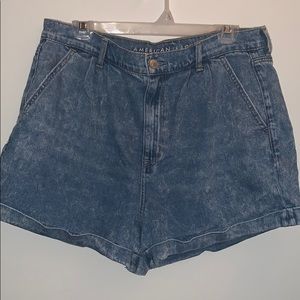 American Eagle “Mom Short”